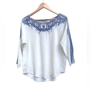 CLUB Monaco 100% silk off White eyelet cutout Blouse w/ Blue Floral embroidery